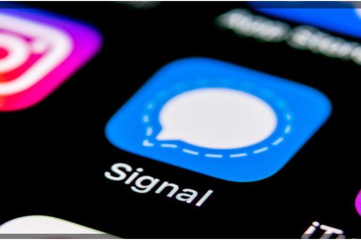 Signal is Testing Letting You Send Cryptocurrency to Friends