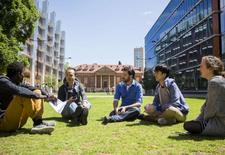 Universities In USA For International Students With Scholarship 2023